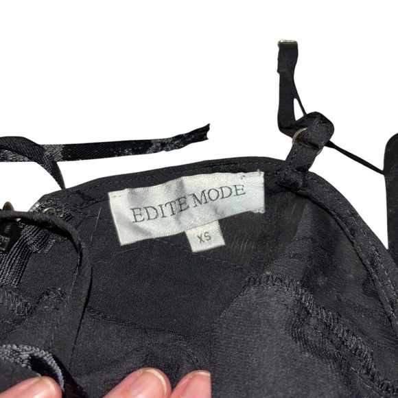 Edite Mode Women's Size XS Fashion Strap Tie-Up Ruffle Romper Black Checkered - Picture 9 of 12